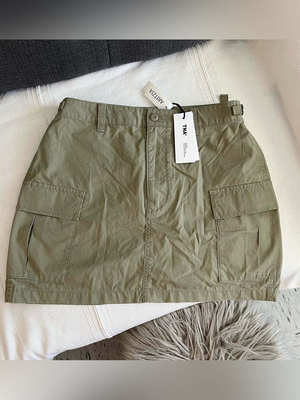 NEW❣️ Aritzia supply cargo skirt in bosana green